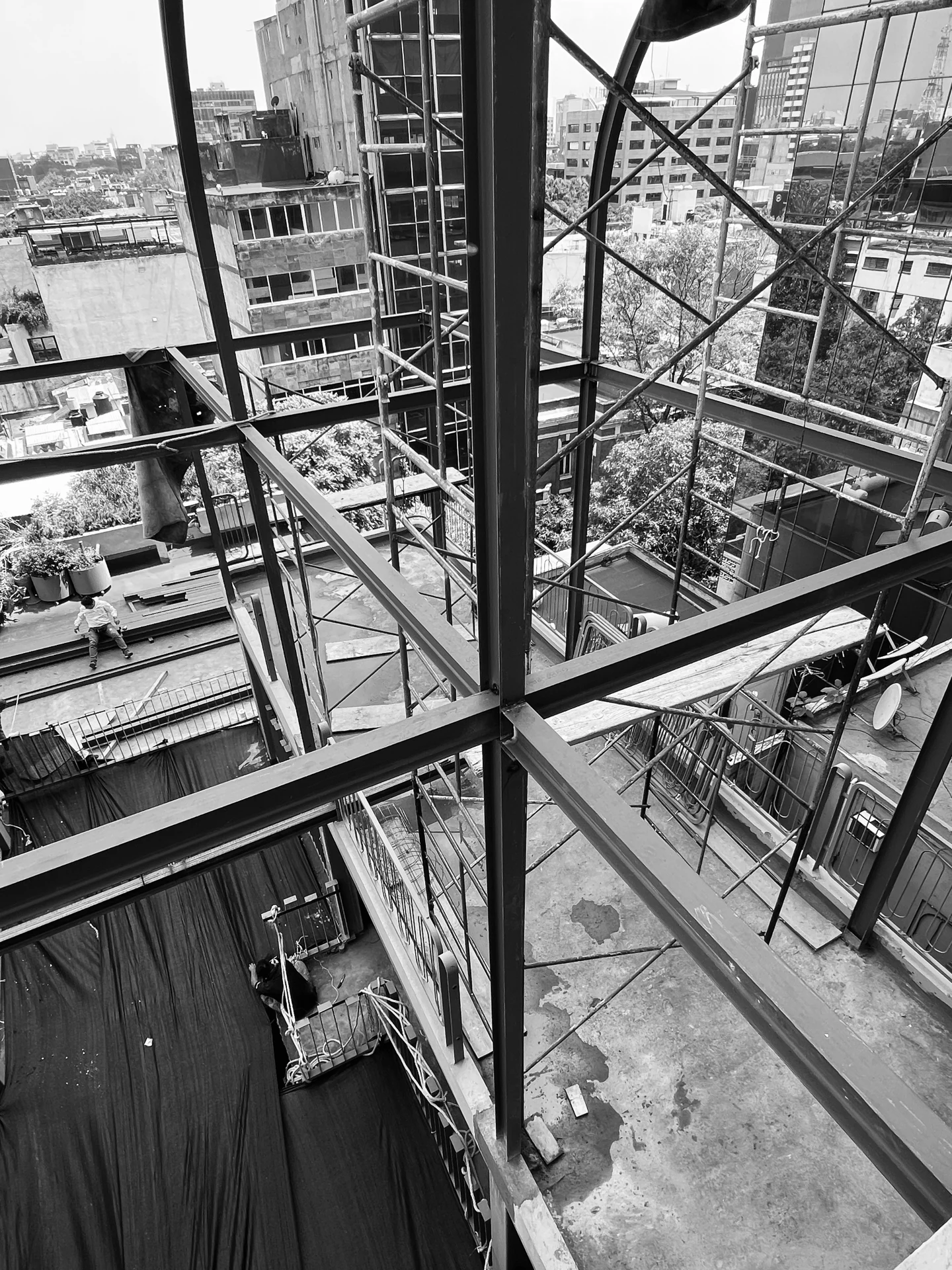 Pandora Rooftop: Estructura Metálica Vista desde el Nivel Superior