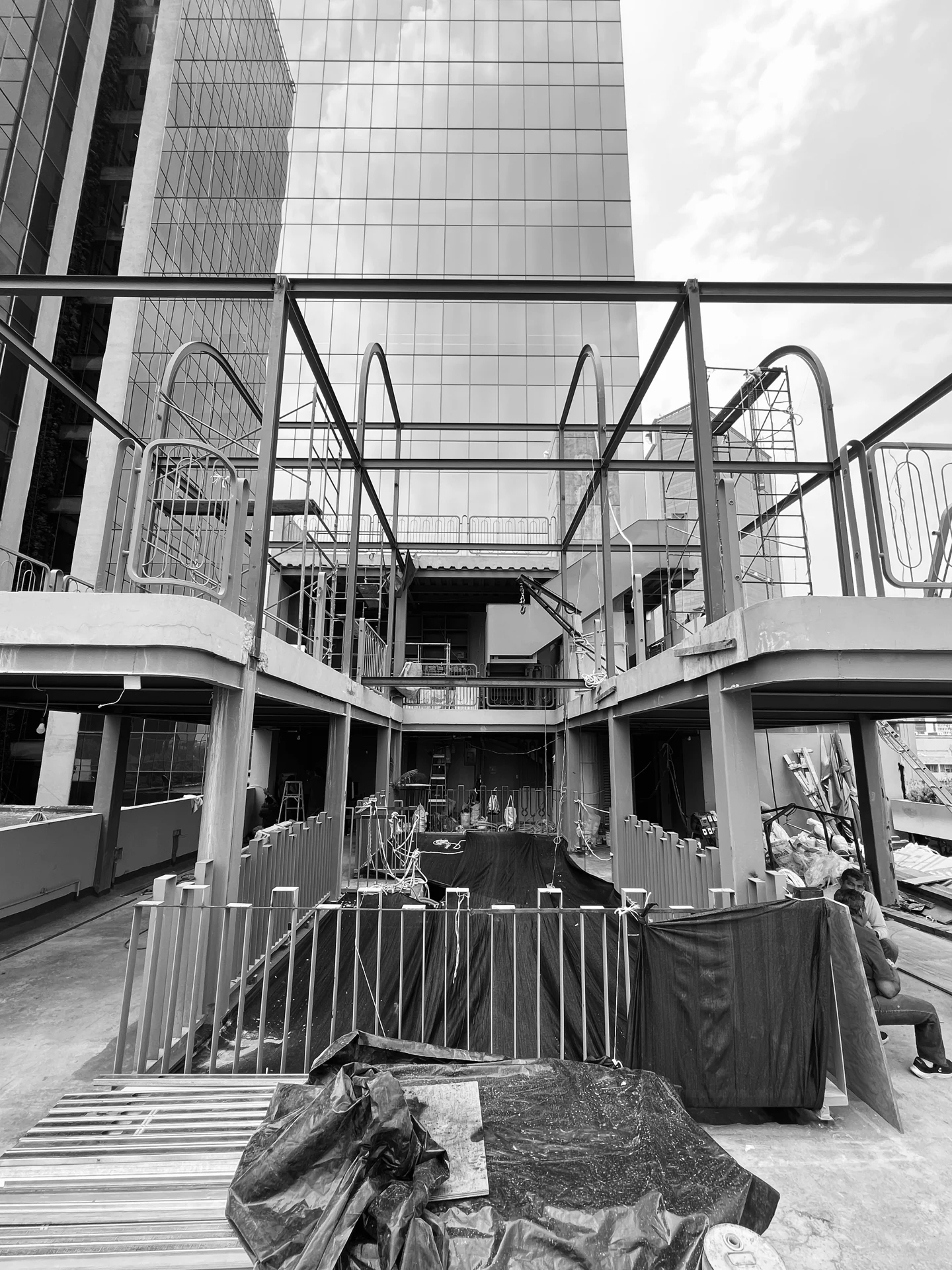 Pandora Rooftop: Vista Frontal de la Estructura durante la Obra
